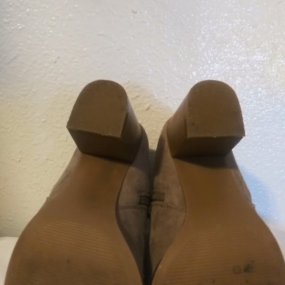 Apt. 9 women's size 8.5 tan high heel ankle boots - Picture 8 of 12